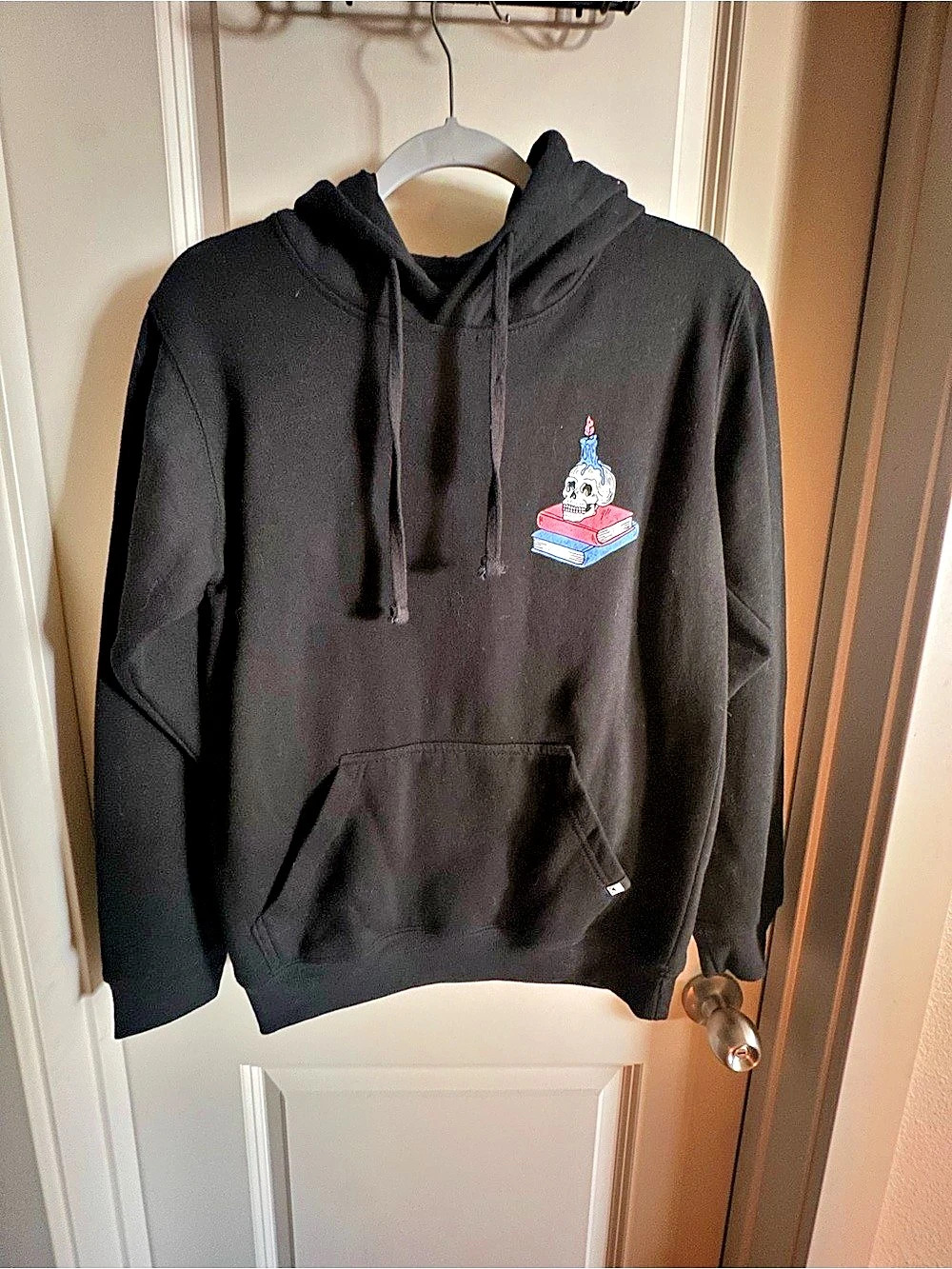 Dikotomy Graphic Pullover Hoodie in Black Medium